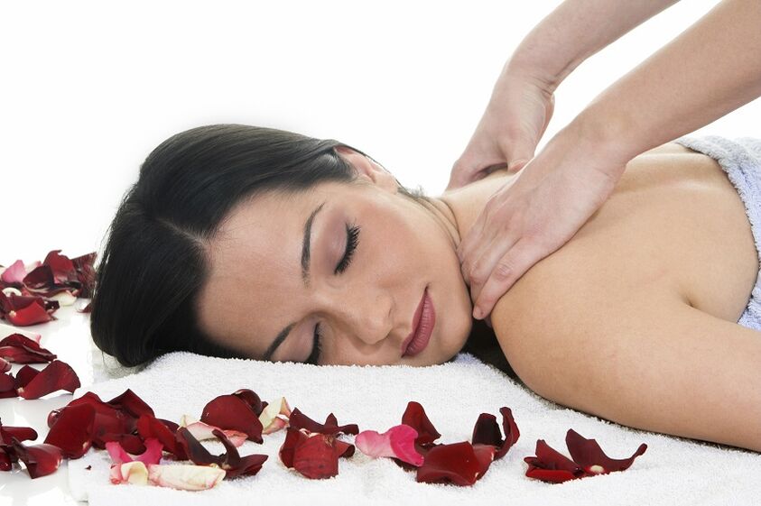 Massage du cou pour l'ostéochondrose cervicale
